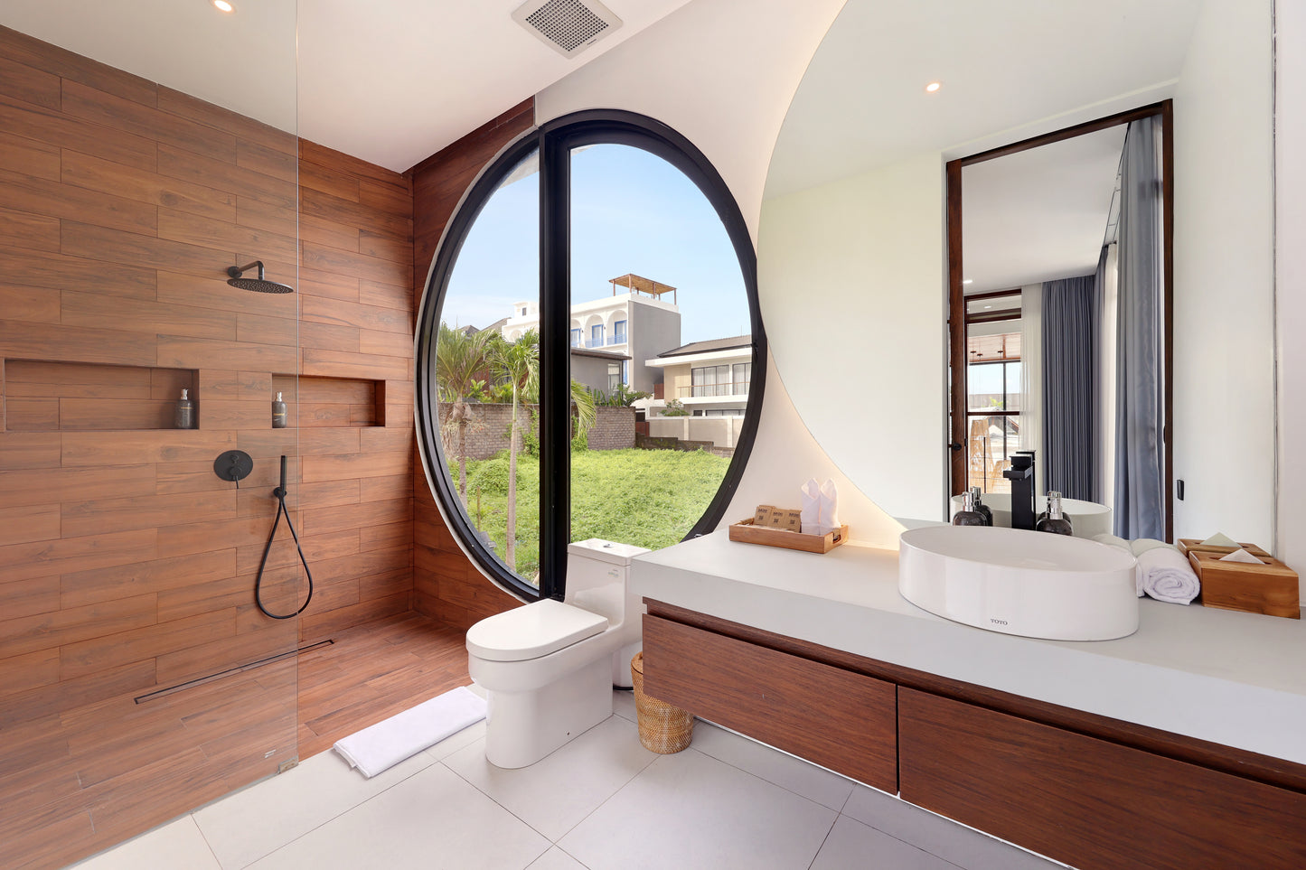 4BR Pererenan Villa 7-Meter Ceilings (Canggu)