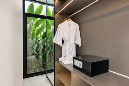 4BR Pererenan Villa 7-Meter Ceilings (Canggu)