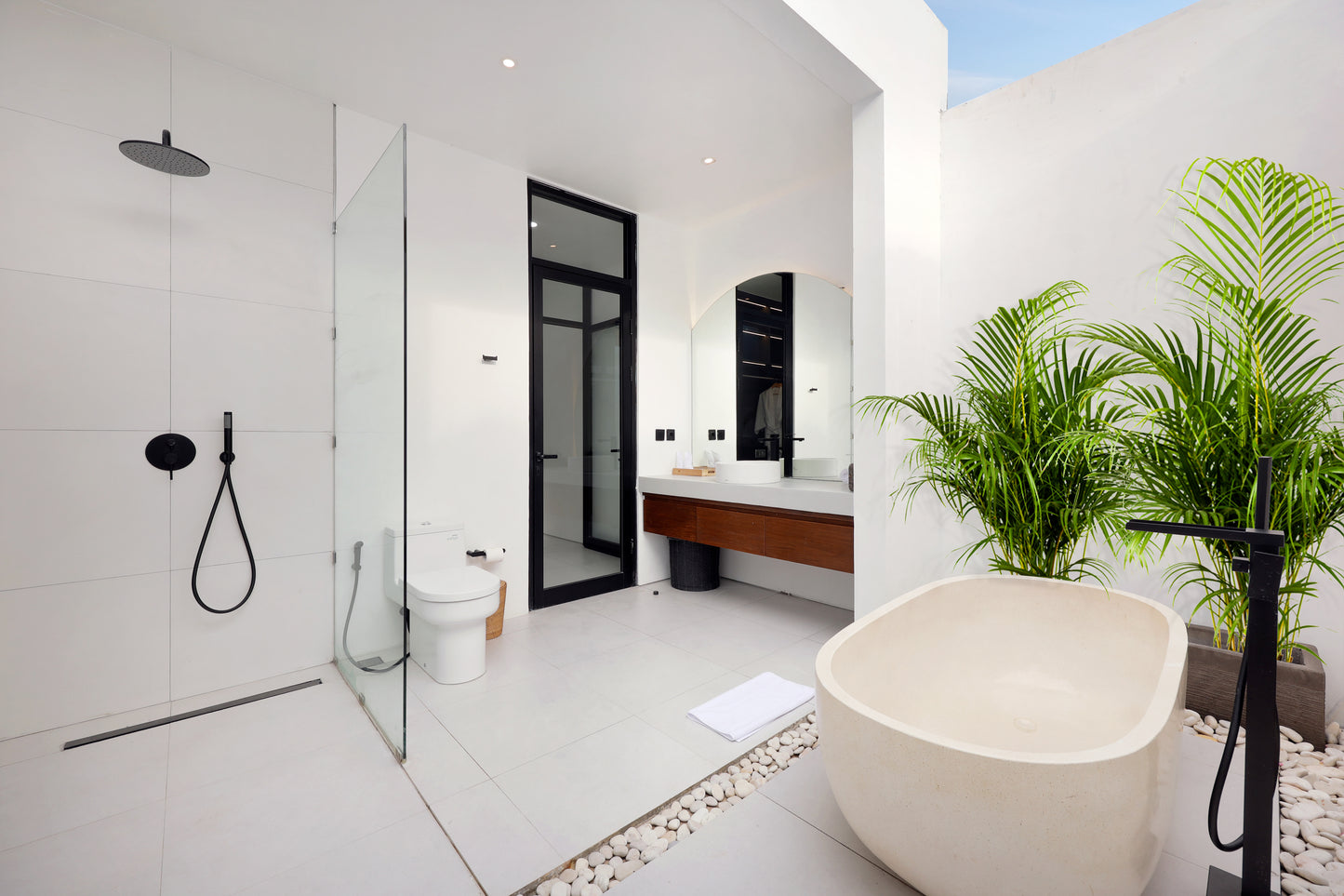 4BR Pererenan Villa 7-Meter Ceilings (Canggu)