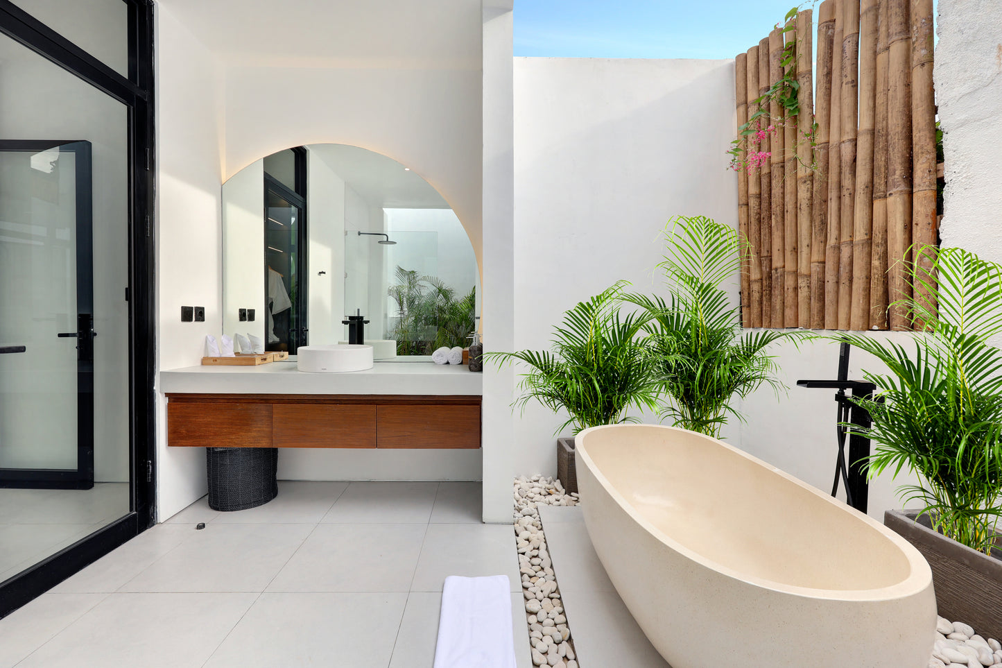 4BR Pererenan Villa 7-Meter Ceilings (Canggu)