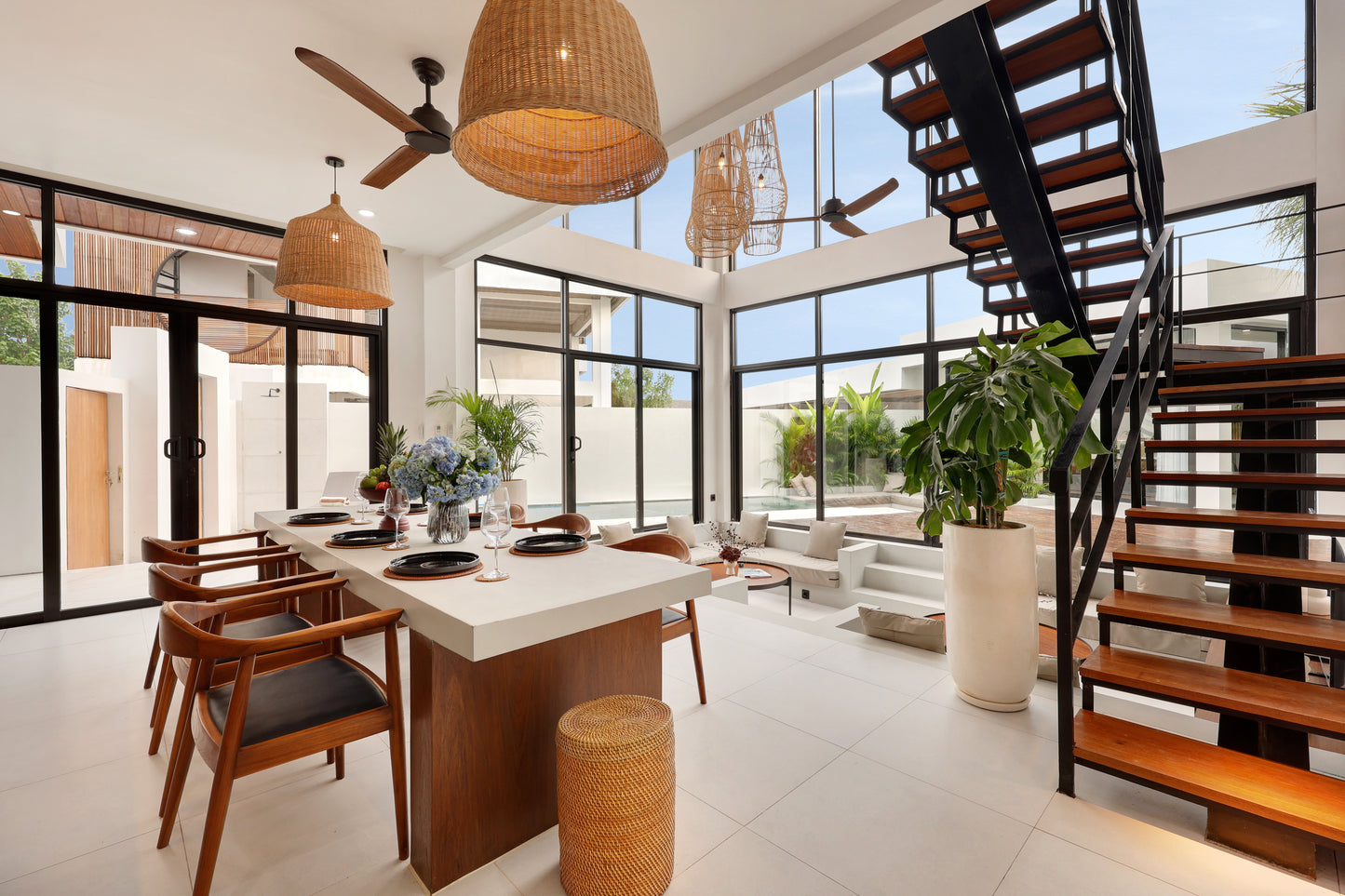 4BR Pererenan Villa 7-Meter Ceilings (Canggu)