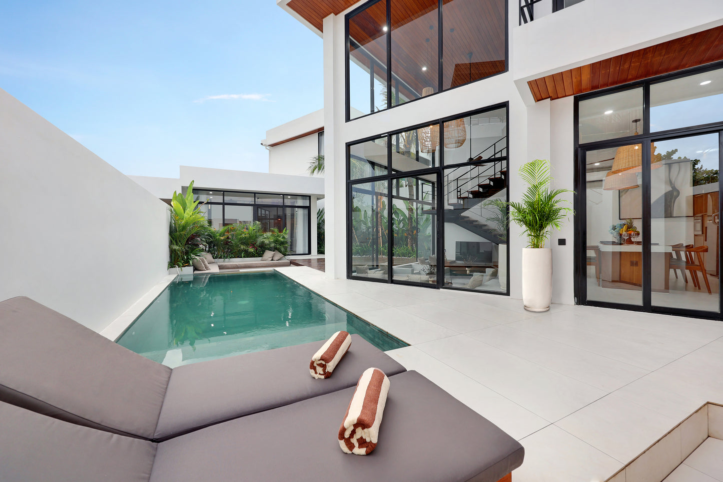 4BR Pererenan Villa 7-Meter Ceilings (Canggu)