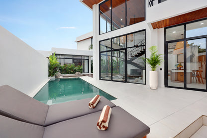 4BR Pererenan Villa 7-Meter Ceilings (Canggu)