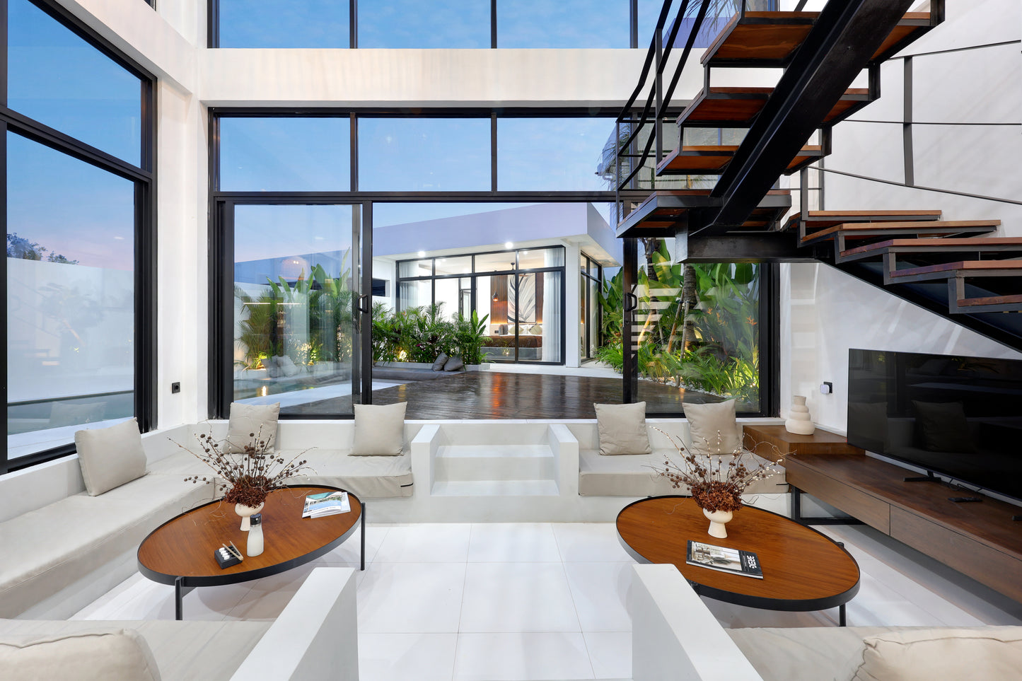 4BR Pererenan Villa 7-Meter Ceilings (Canggu)