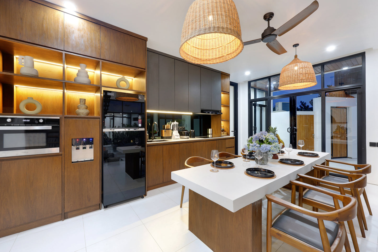 4BR Pererenan Villa 7-Meter Ceilings (Canggu)