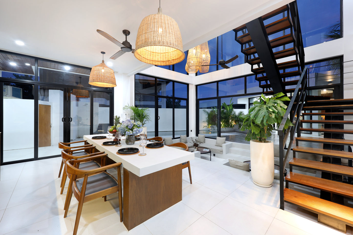 4BR Pererenan Villa 7-Meter Ceilings (Canggu)
